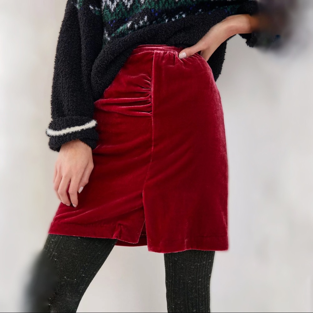 🆕 Anthropologie Montie Red Velvet Mini Skirt